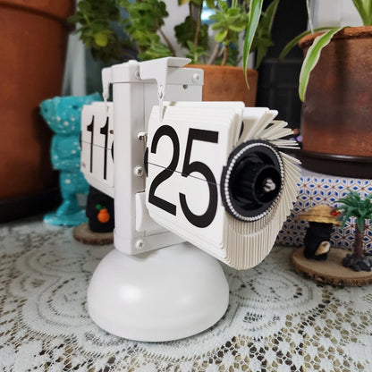 AuraTime™ Flip | Modern Mechanical Flip Desk Clock